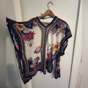 Moth floral kimono size M/L very lightweight with a tie. Boho summer vibes